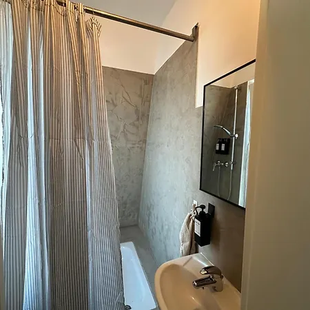 Haus Newgate Apartment